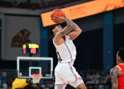 米兰体育官方网站-后卫连续突破得手，令对手束手无策