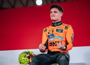 ac米兰-包含哈斯车队力克威廉姆斯，汉密尔顿扛起全队的词条