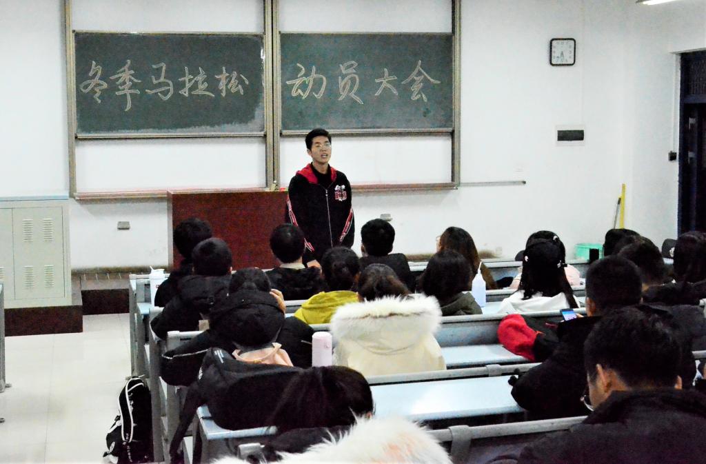 包含新西兰选手抓住机会，勇夺桂冠的词条