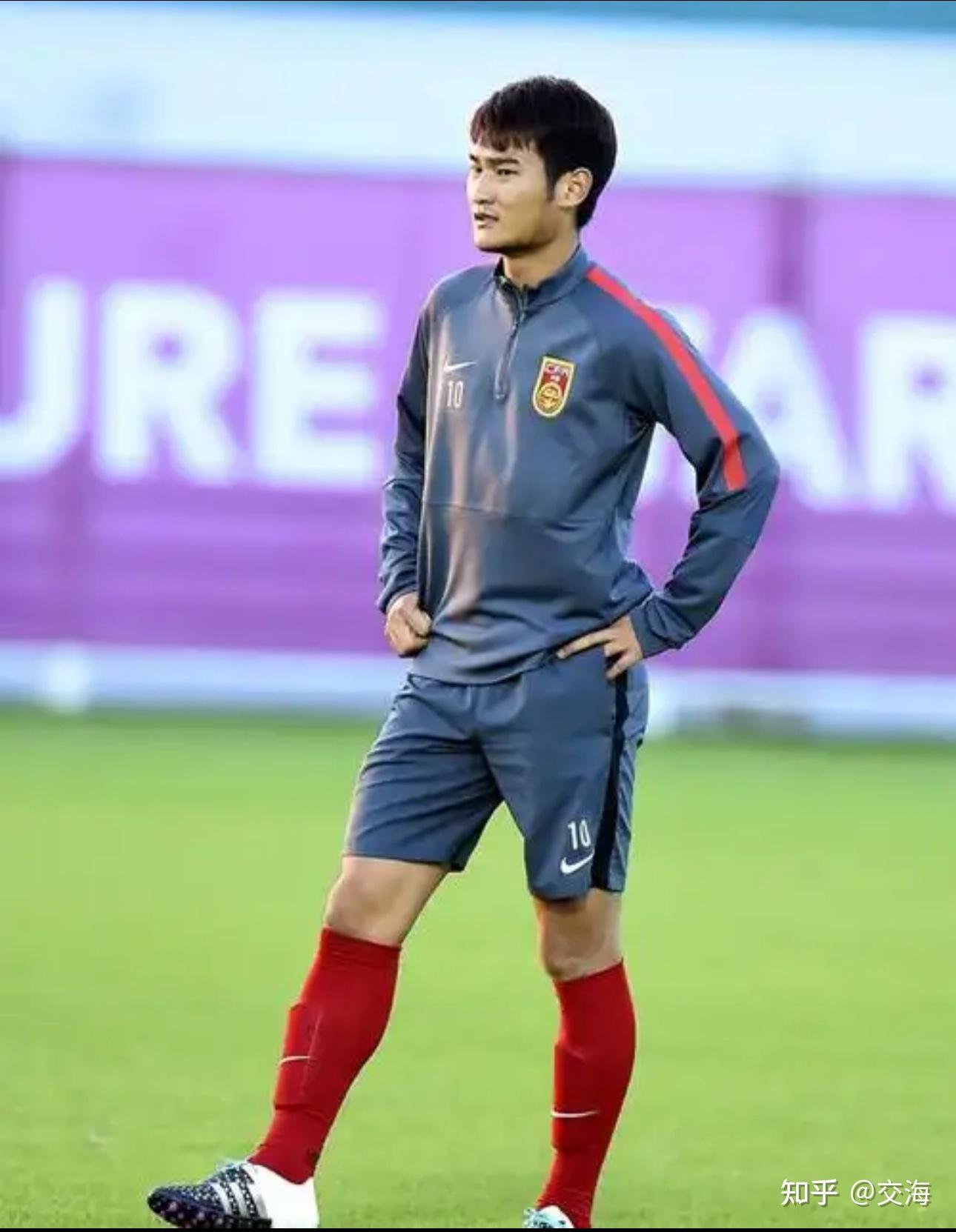 球员踢球技术纯熟，展现实力风采