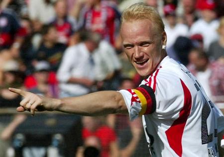 包含柏林赫塔后卫因红牌遭停赛，球队防线雪上加霜的词条