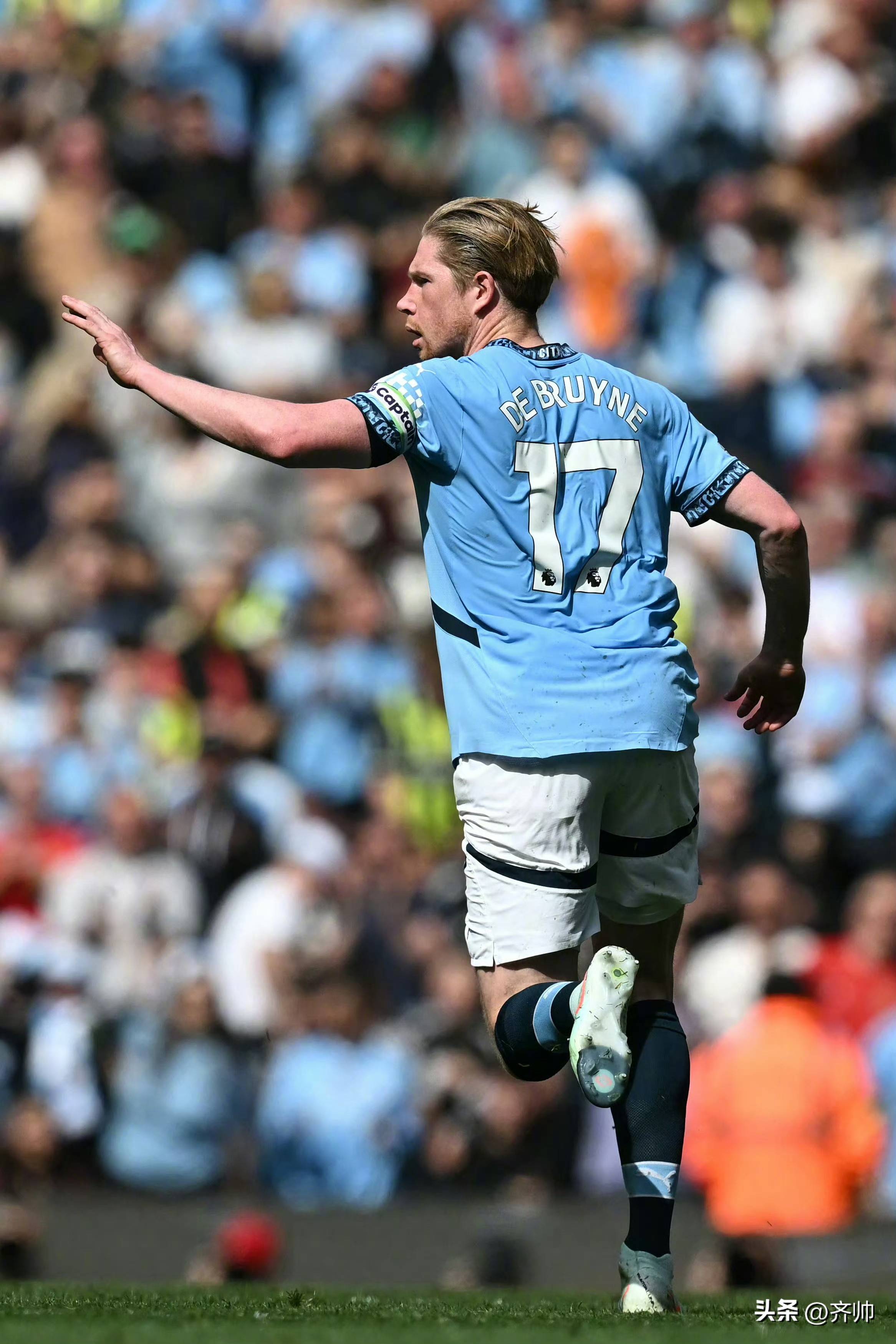 关于后卫在比赛中砍下生涯新高，赢得掌声的信息