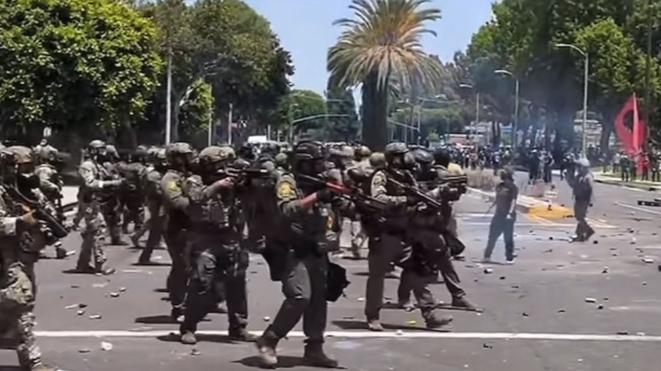 关于波澜壮阔，两支实力强队的激烈对抗的信息