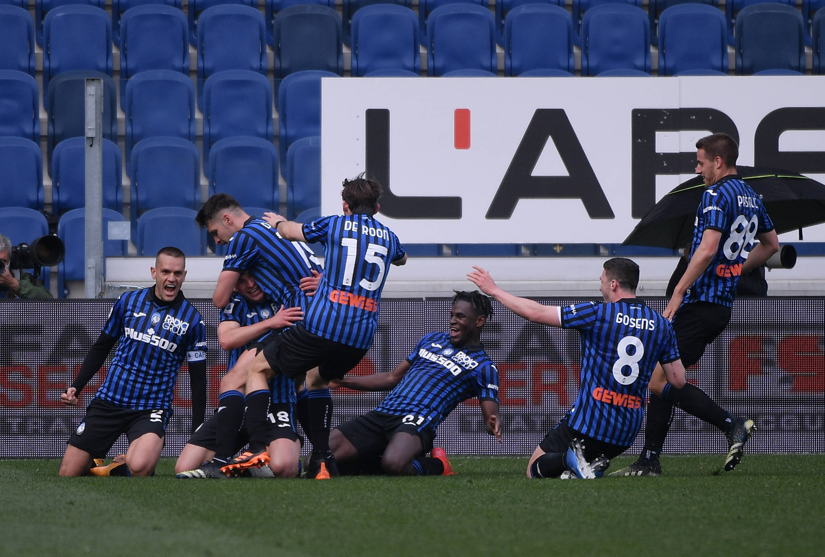 柏林赫塔连续失分，争议不断加深