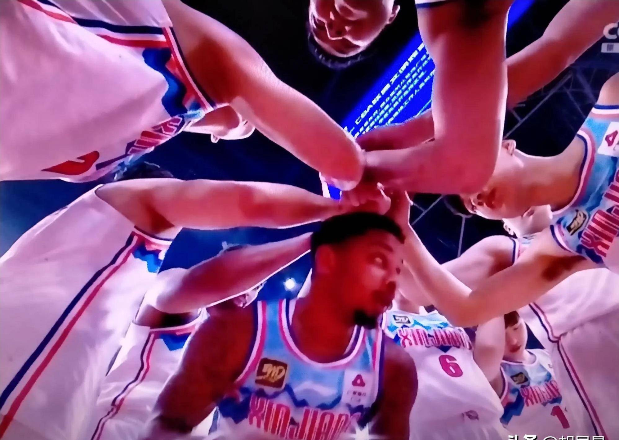 乌鲁木齐球场上的精彩对决震撼现场