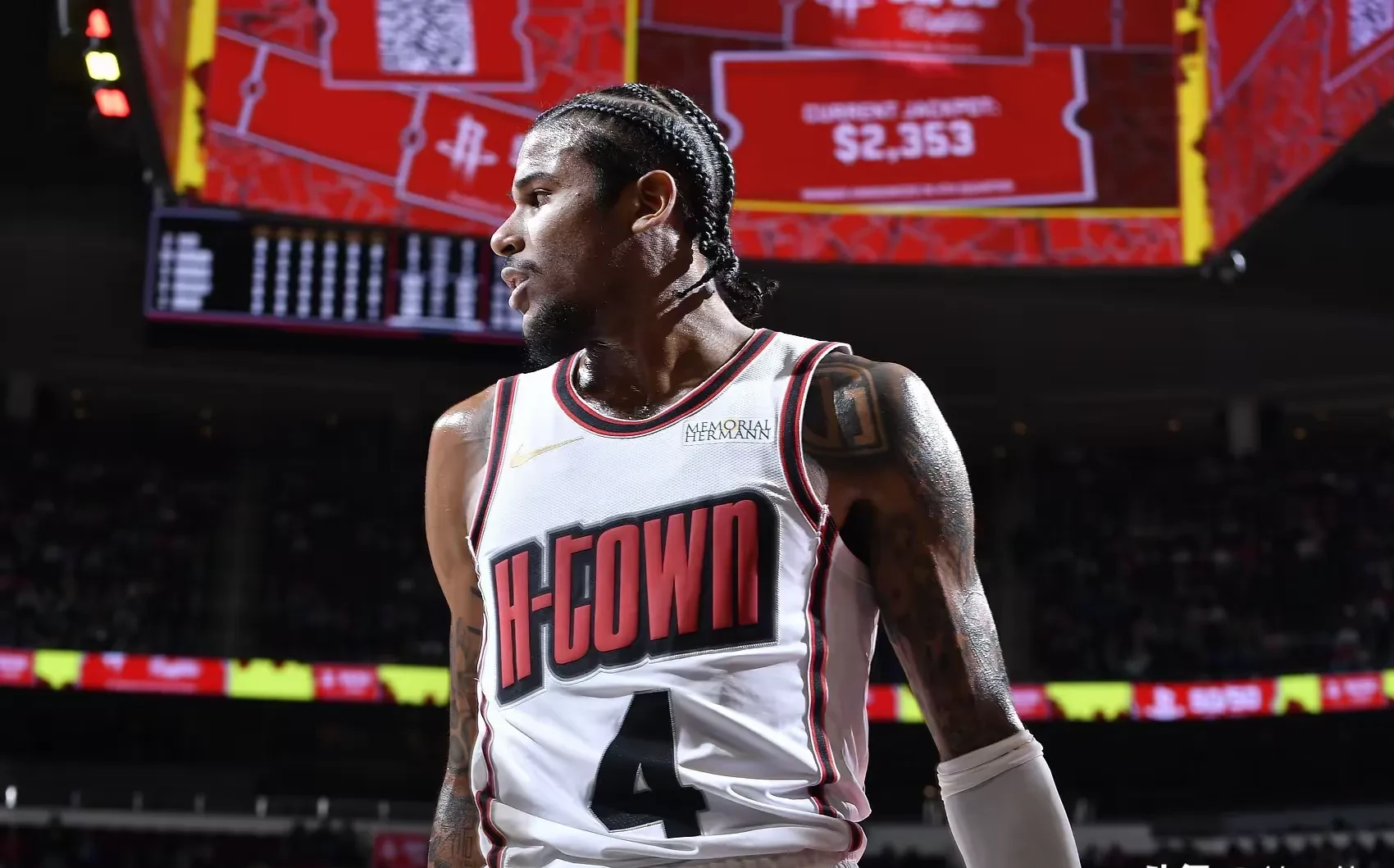 火箭胜魔术，豪取十连胜守住榜首