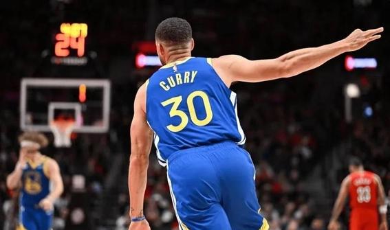 勇士轻松打败开拓者，主场豪取胜利