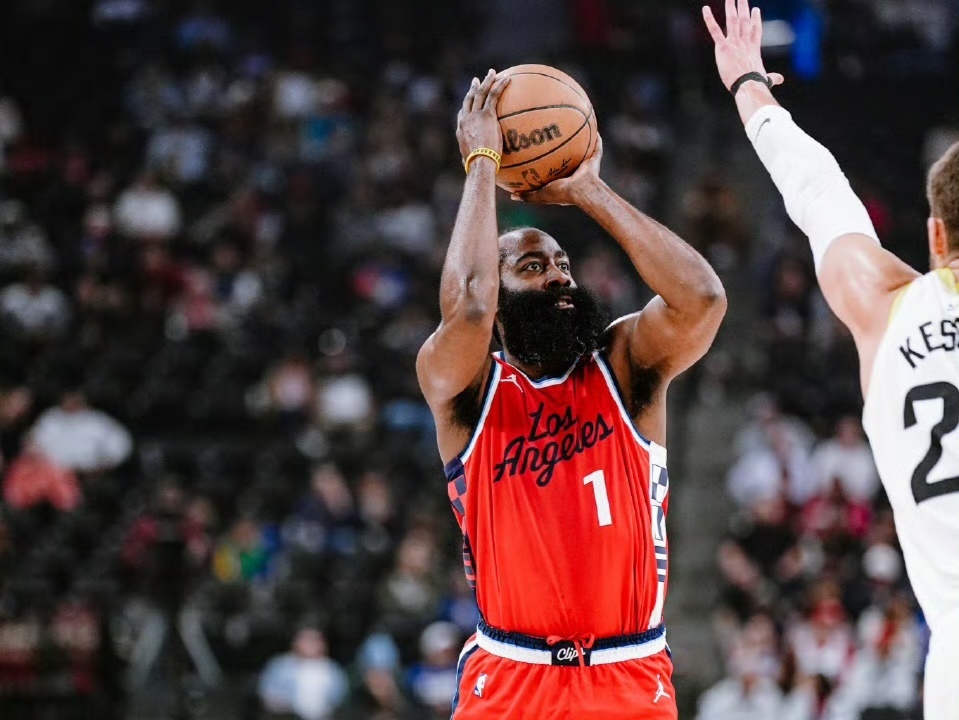 快船击败爵士，领先队伍保持不变