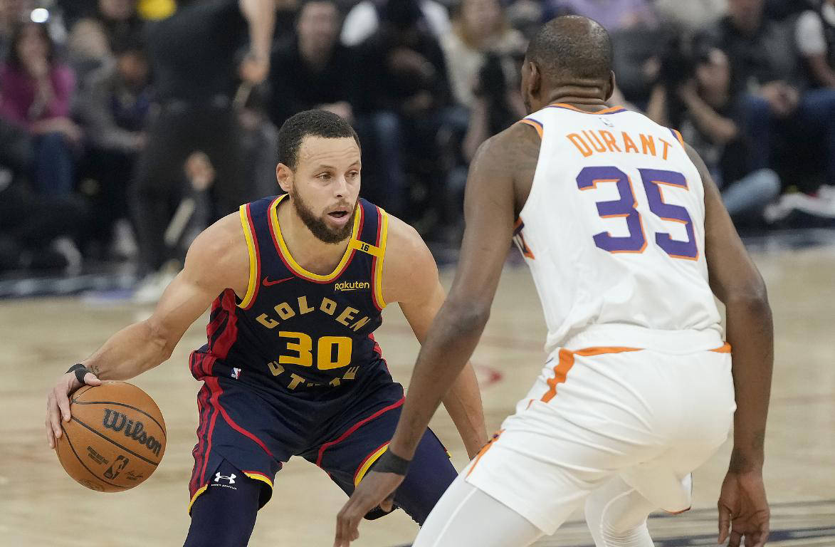 勇士战胜湖人，杜兰特表现抢眼