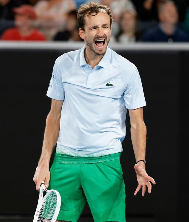 关于蒙特卡洛大师赛力克年终总决赛，梅德韦杰夫高光表现的信息